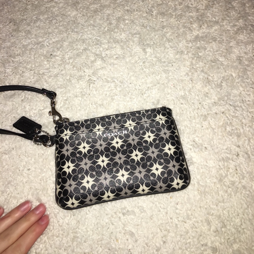 Coach wristlet ✨